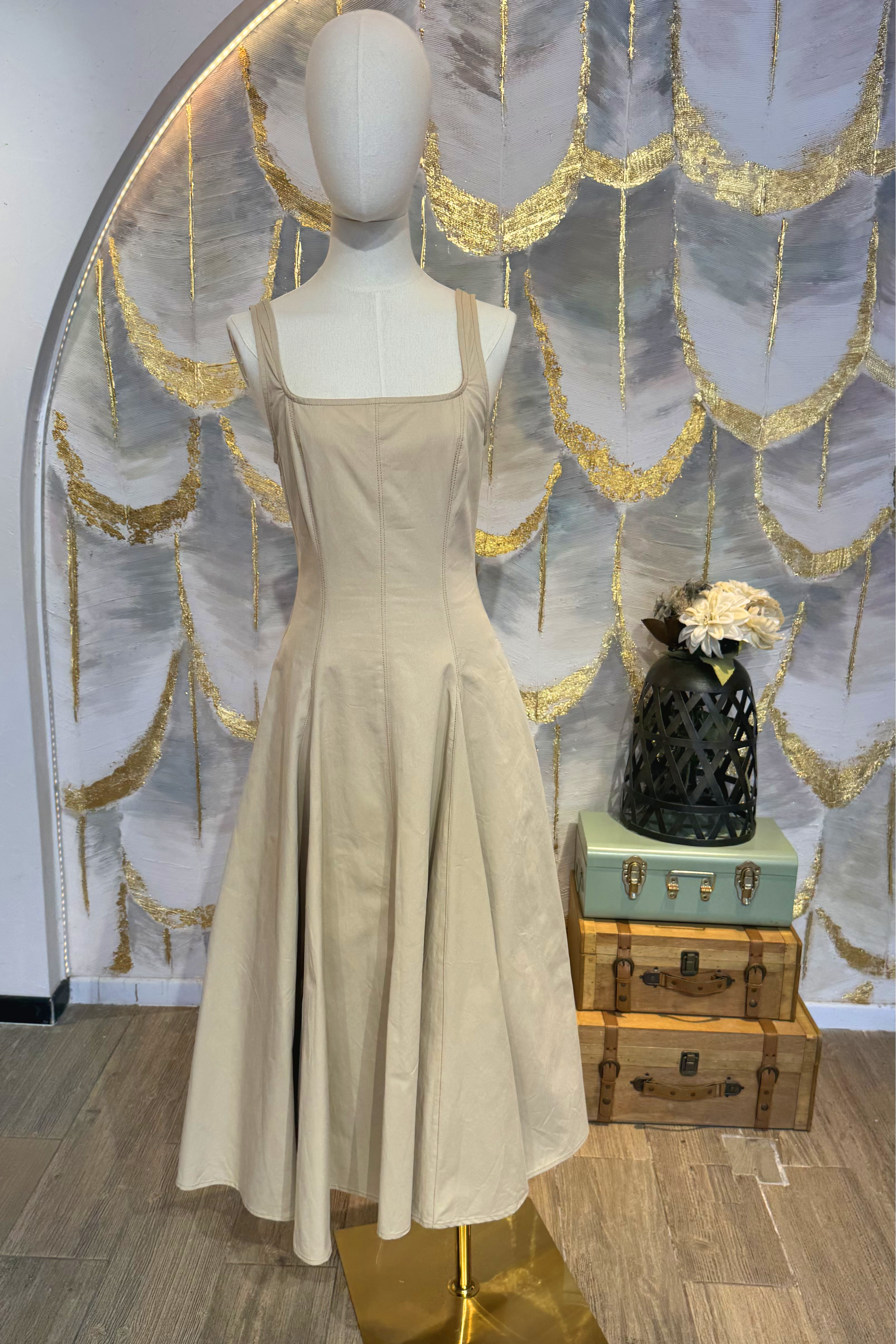 Vestido beige sin mangas