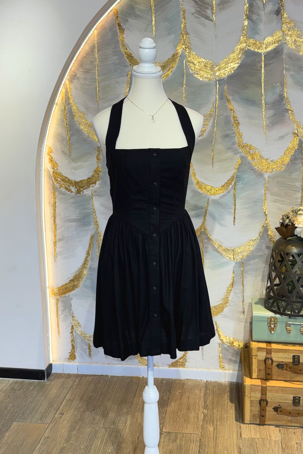 Vestido corto negro cuello halter