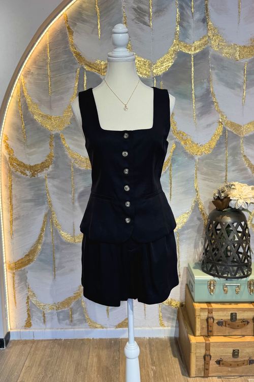 Conjunto negro cuello cuadrado con short