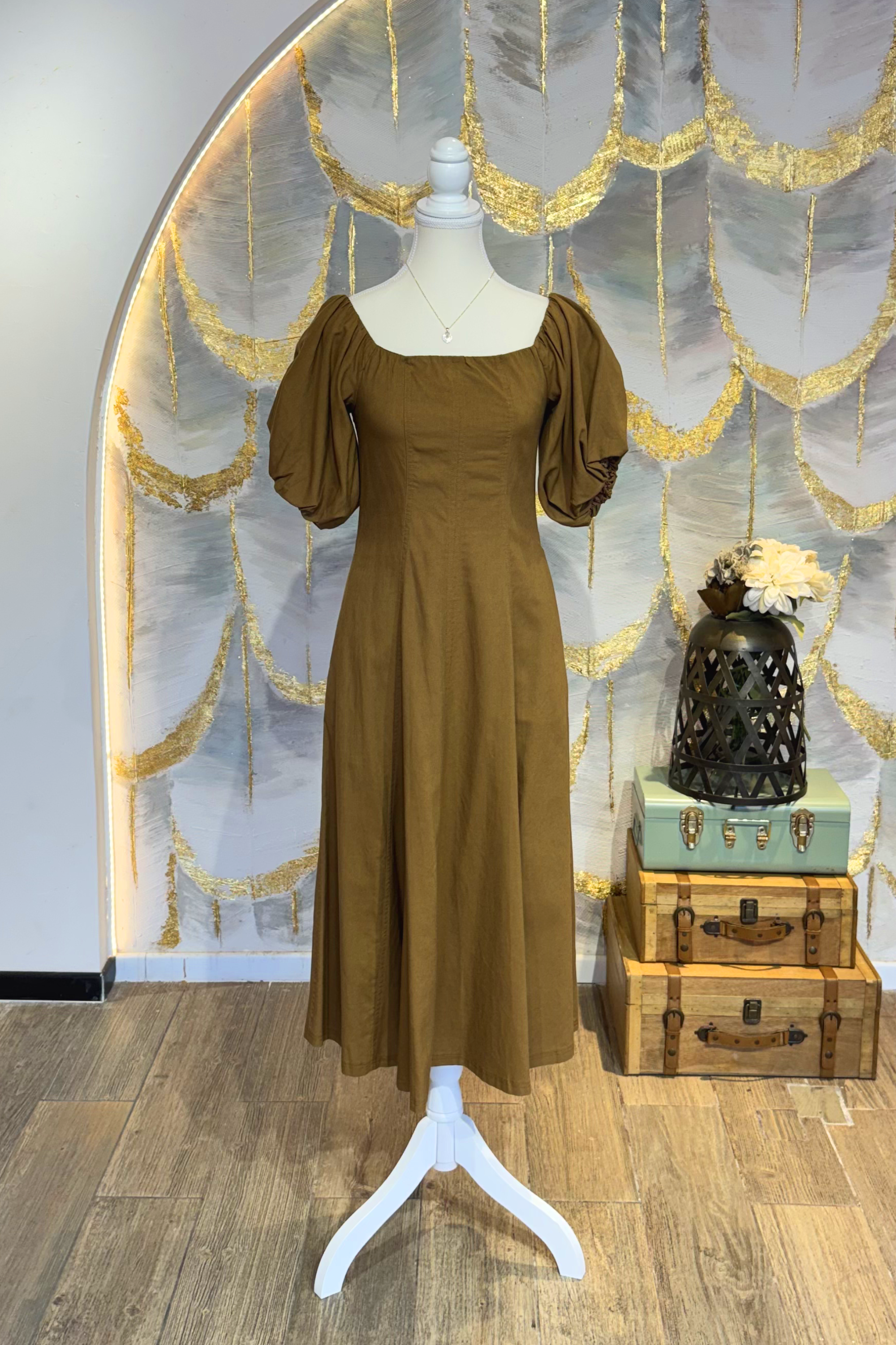 Vestido cafe largo con mangas