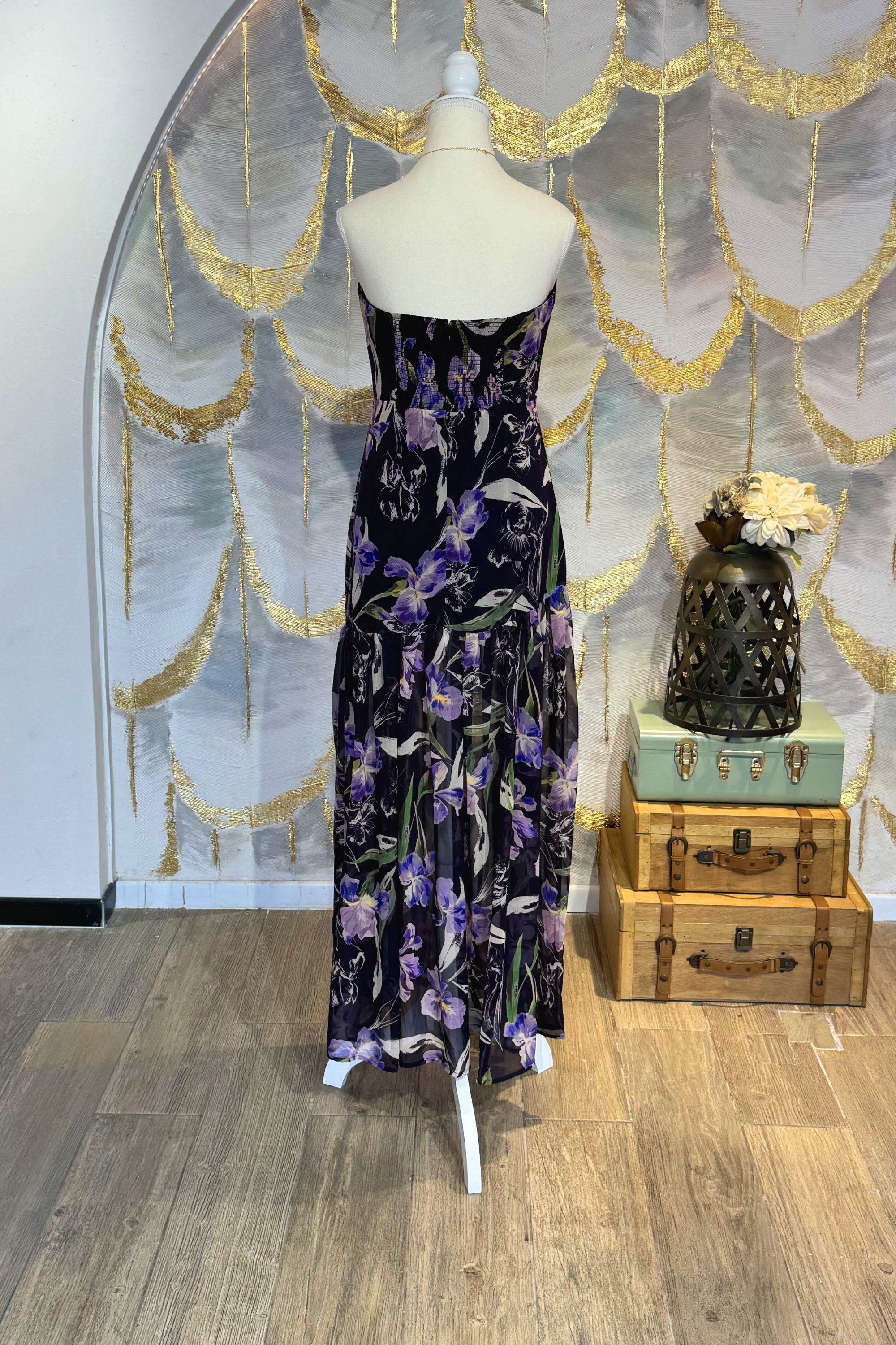 Vestido negro strapless con flores