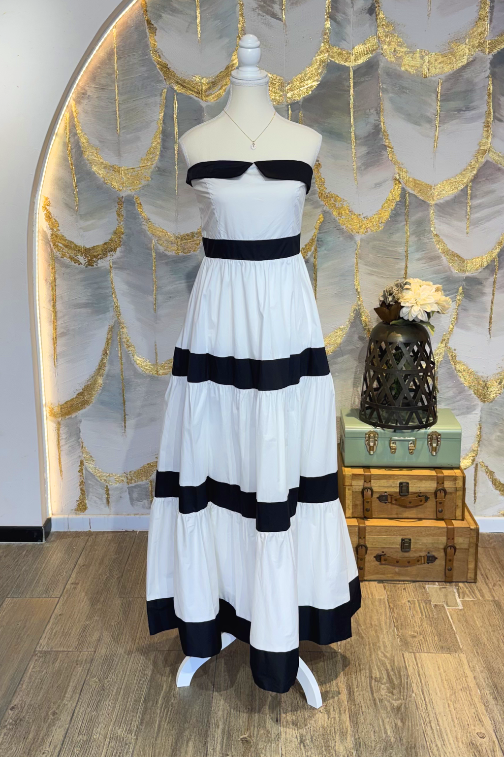 Vestido largo strapless blanco y negro