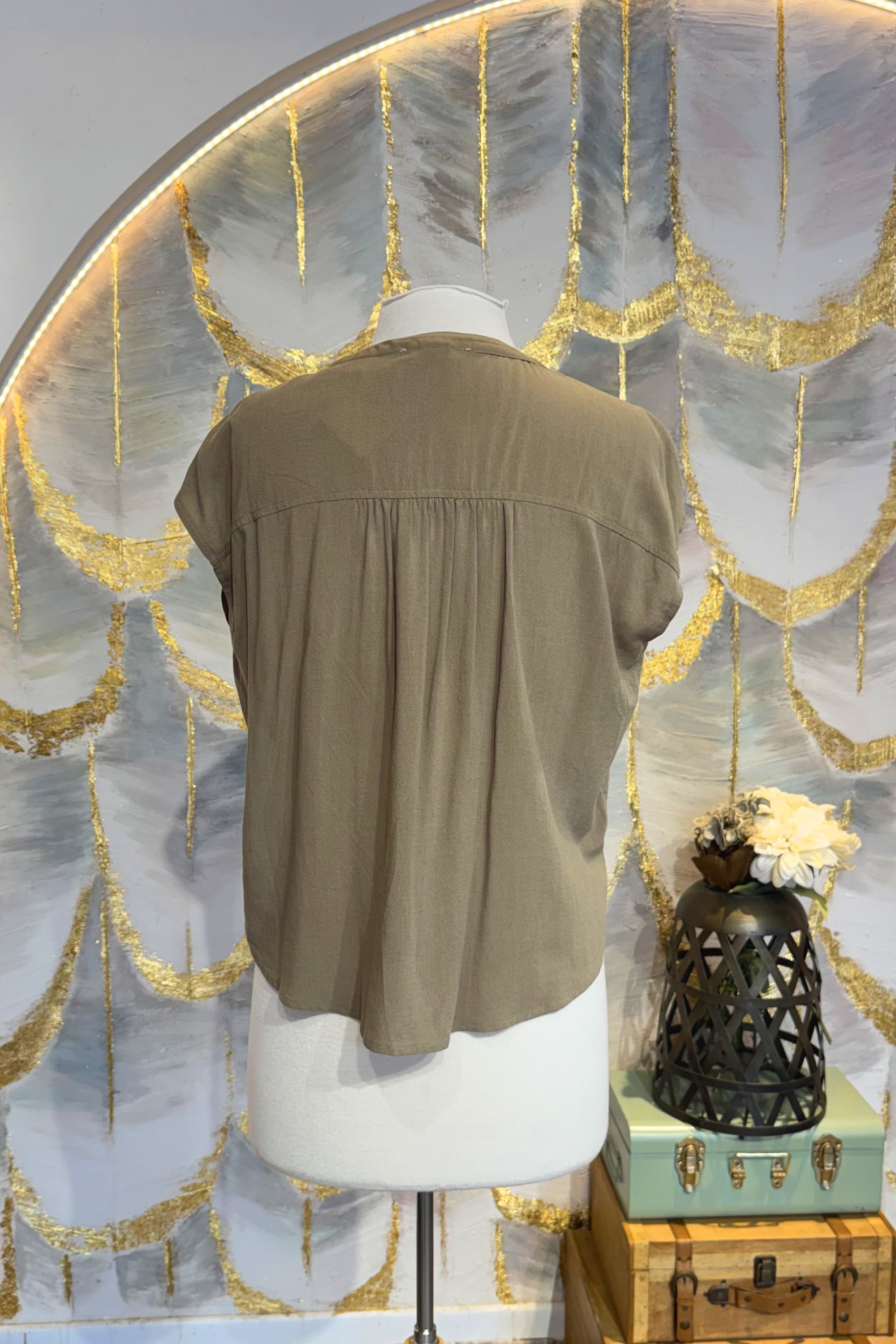 Blusa verde con botones