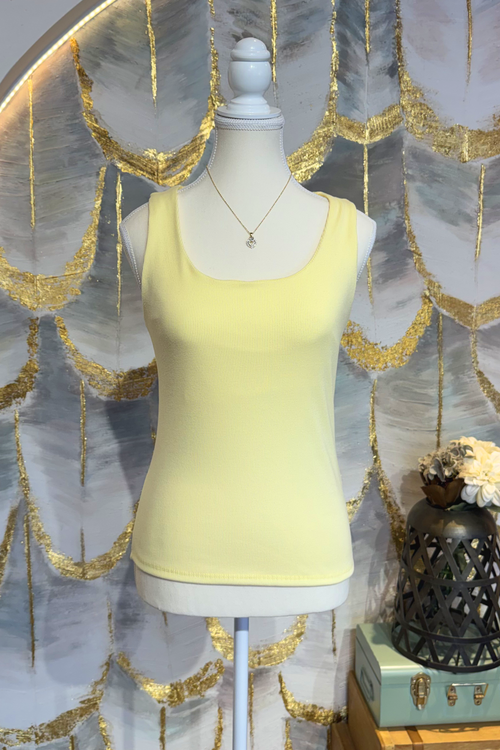 Blusa amarilla sin mangas