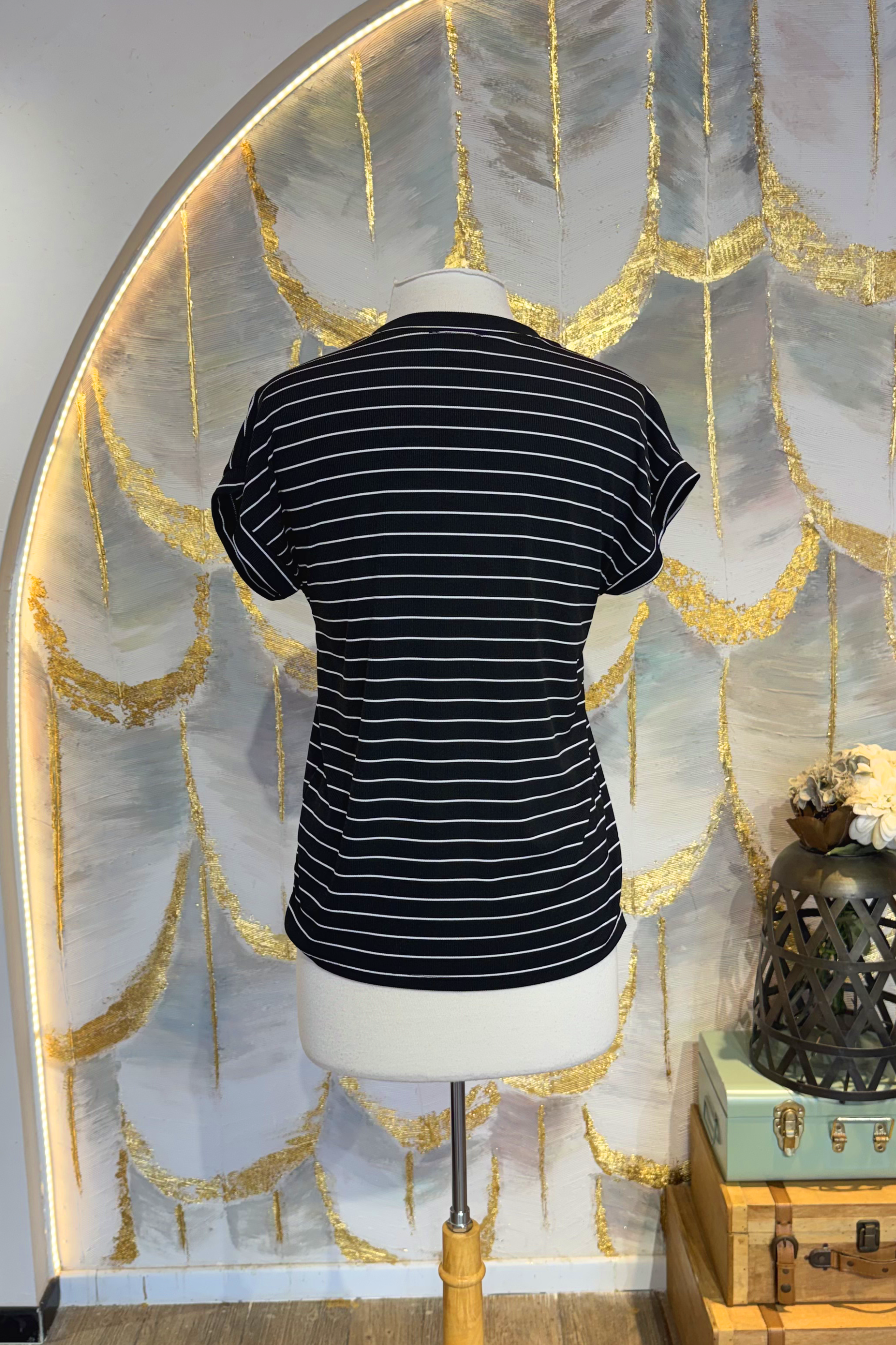 Blusa negra con rayas