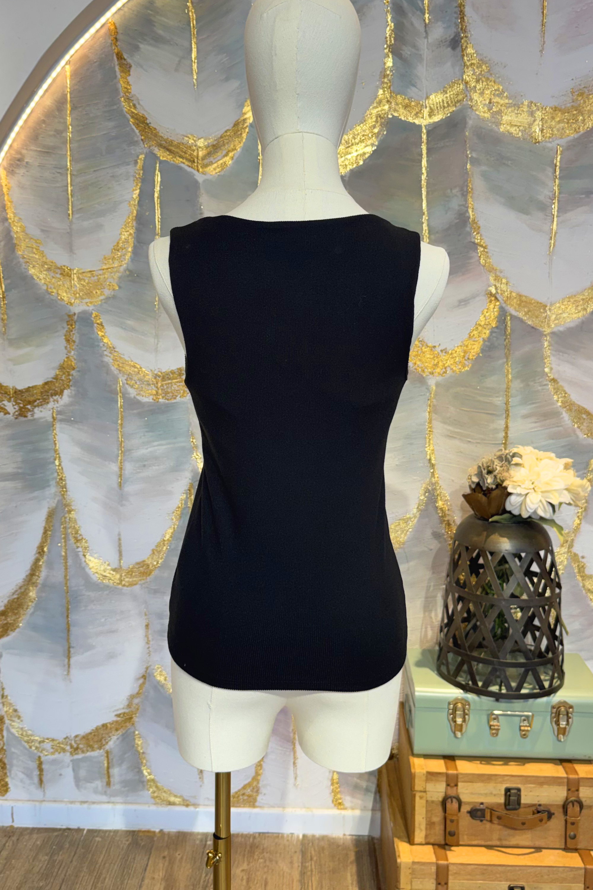 Blusa negra sin mangas