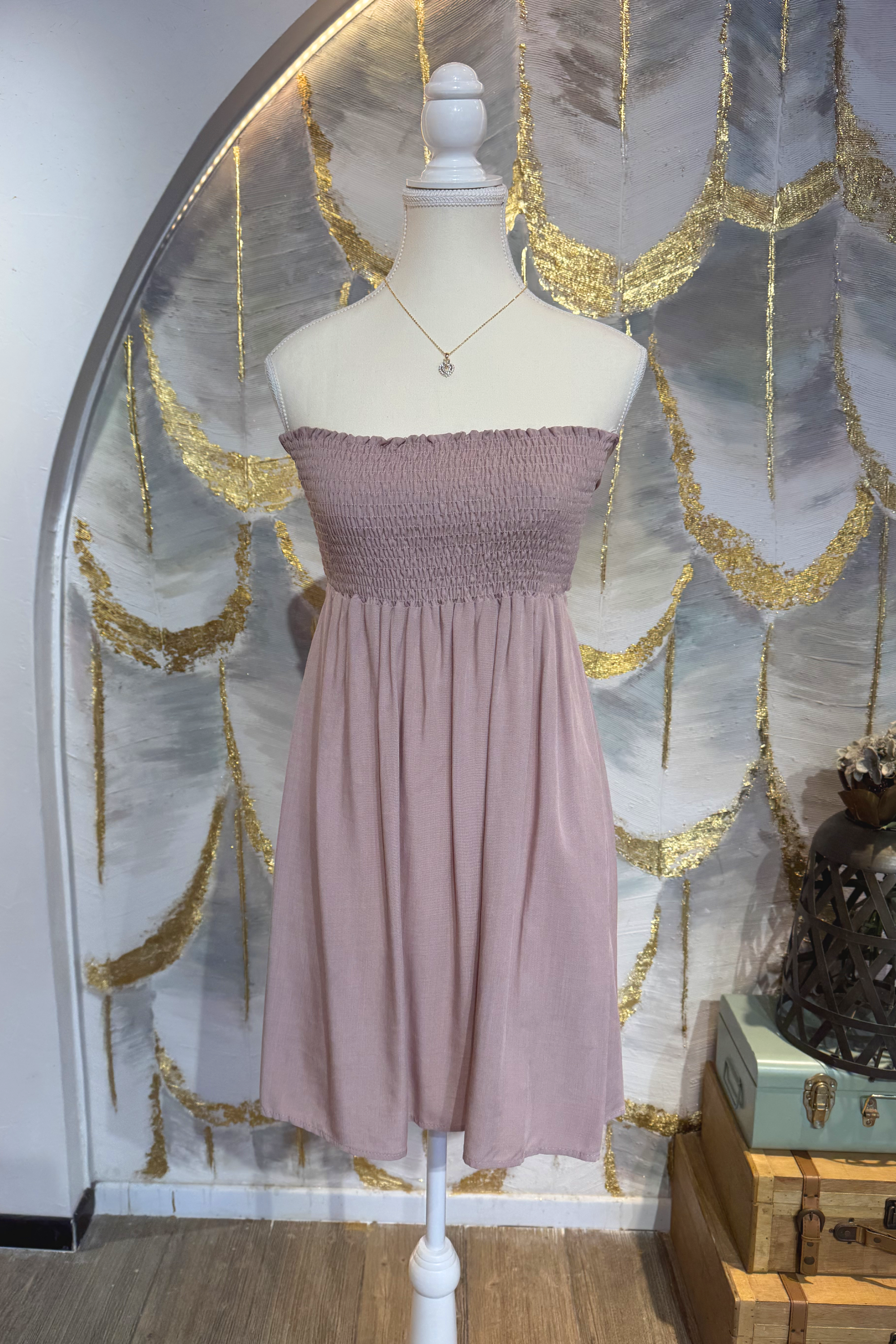 Vestido strapless corto rosa palo