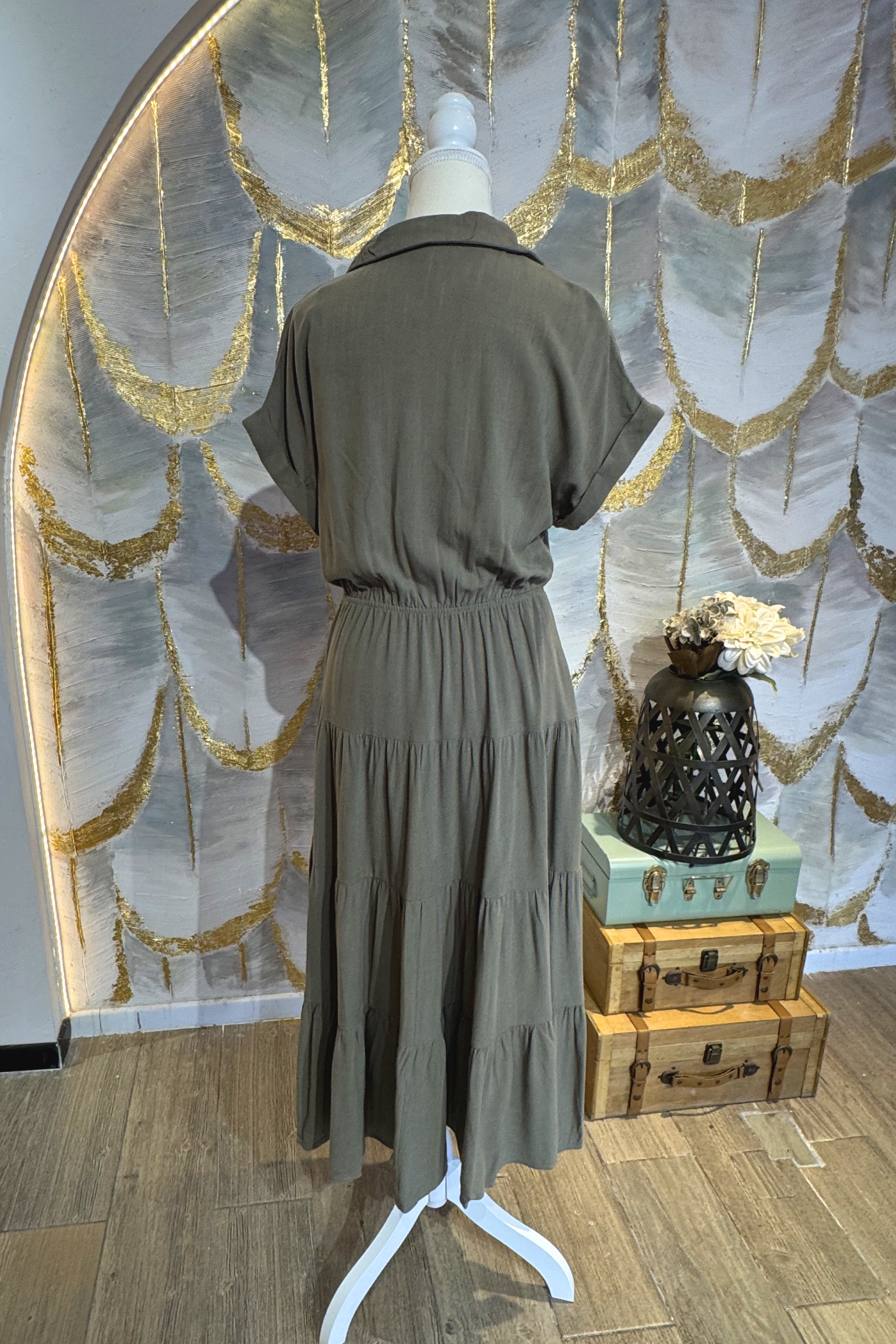 Vestido verde con mangas y botones