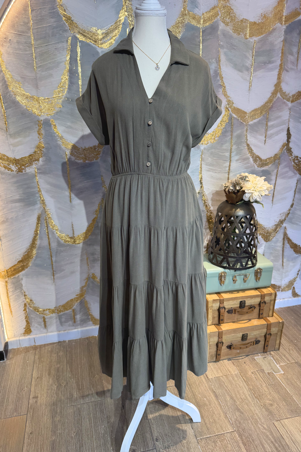 Vestido verde con mangas y botones