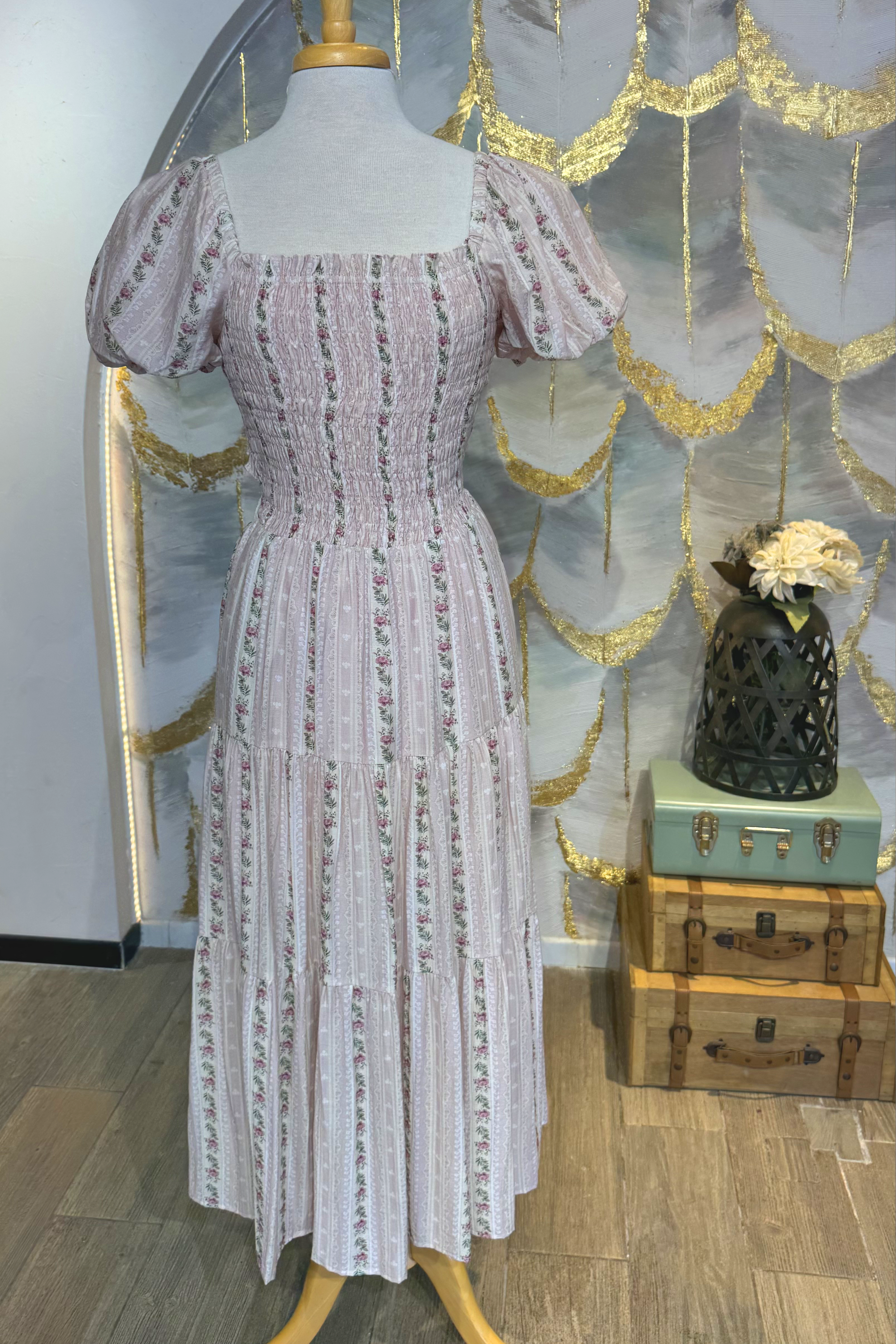 Vestido largo floreado con mangas