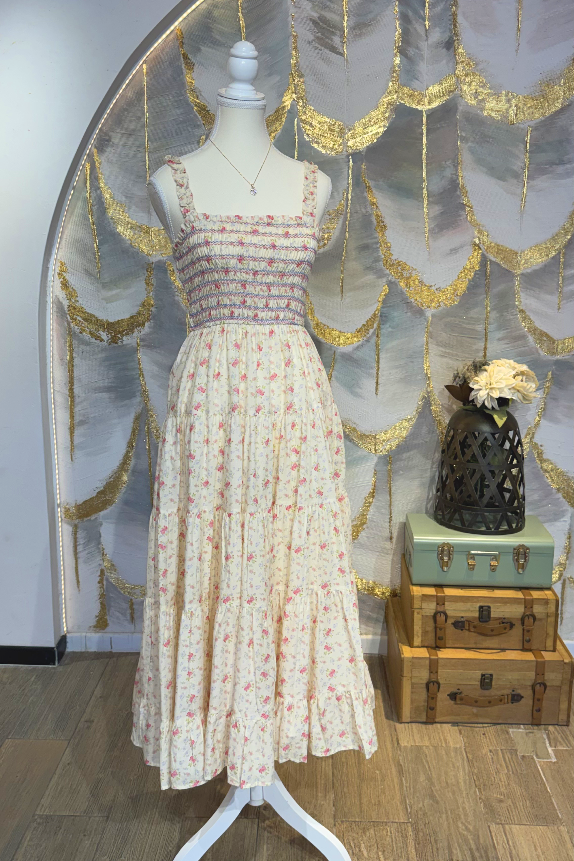 Vestido floral cuello cuadrado
