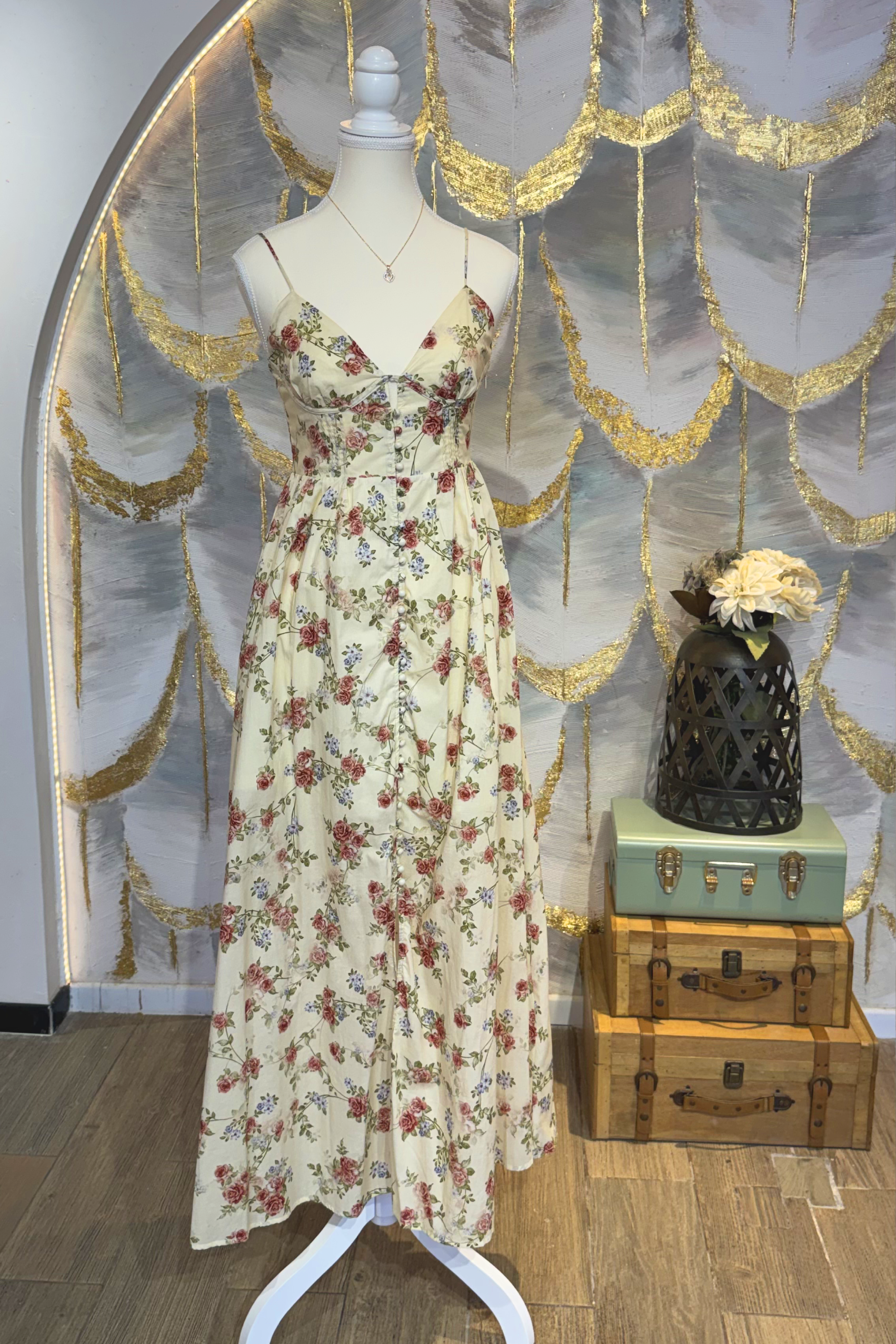 Vestido floral de tirantes con cuello en V