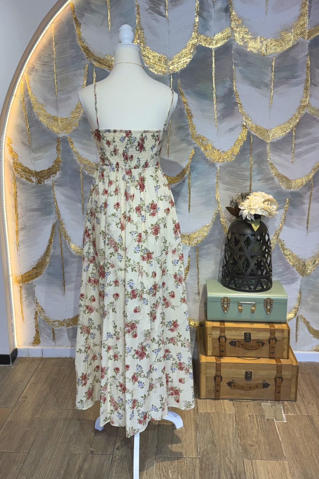 Vestido floral de tirantes con cuello en V