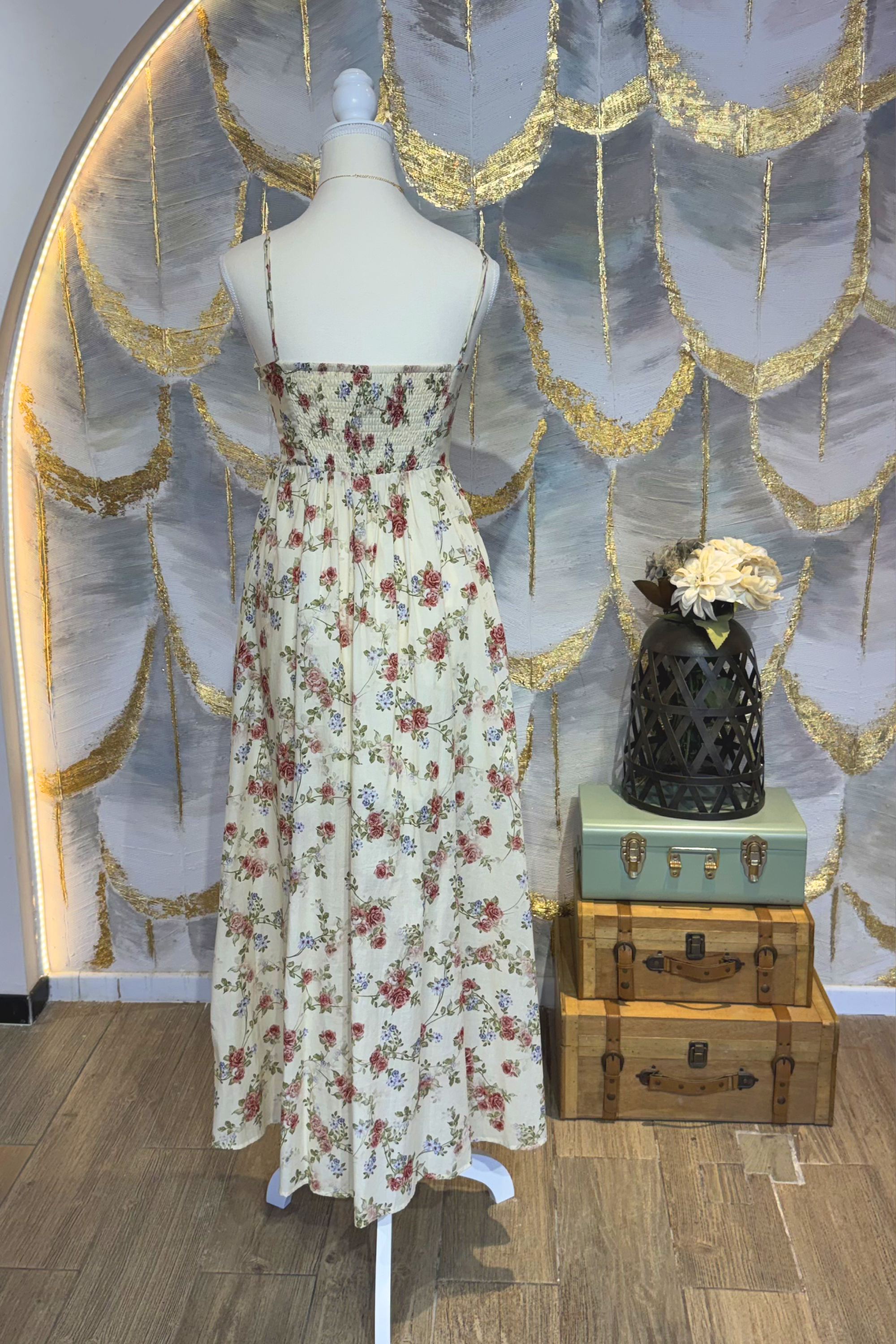 Vestido floral de tirantes con cuello en V