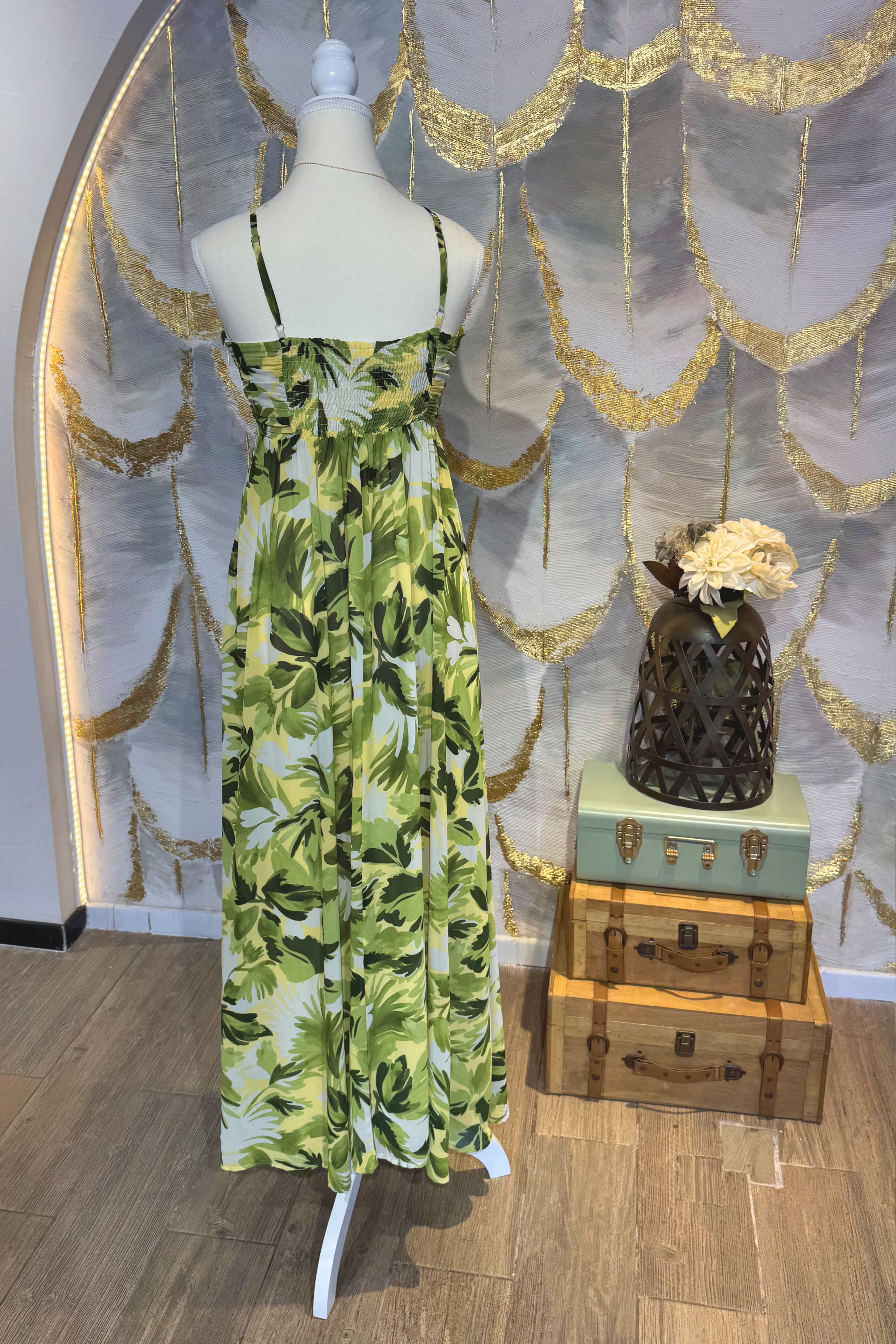 Vestido tropical con tirantes
