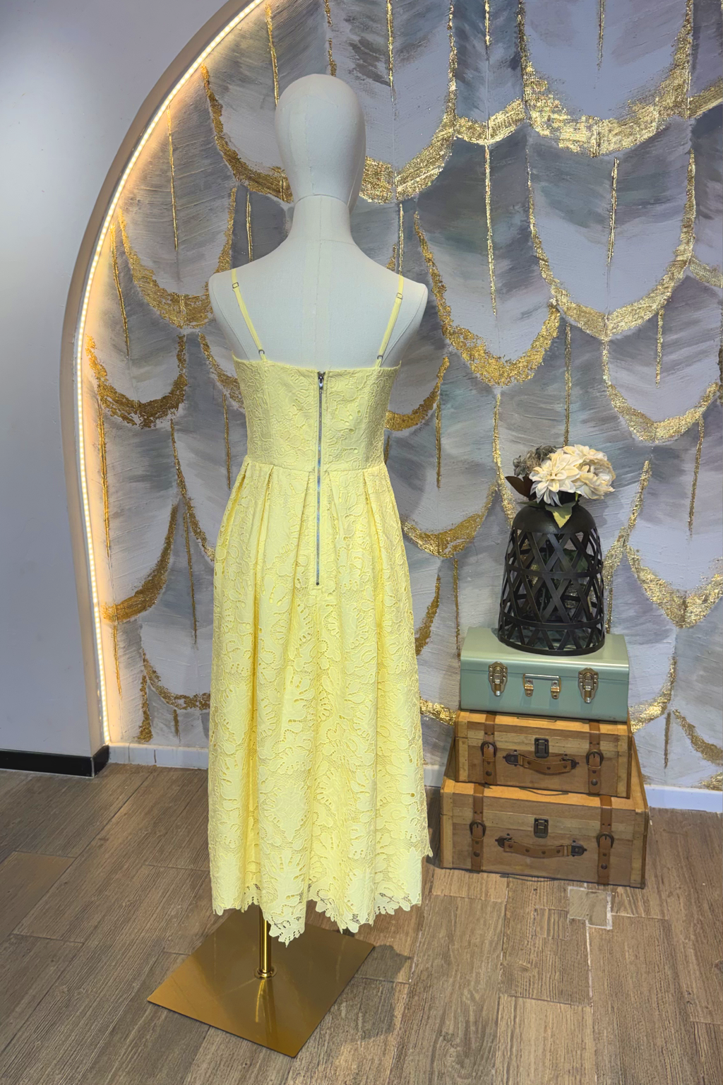 Vestido encaje amarillo pastel