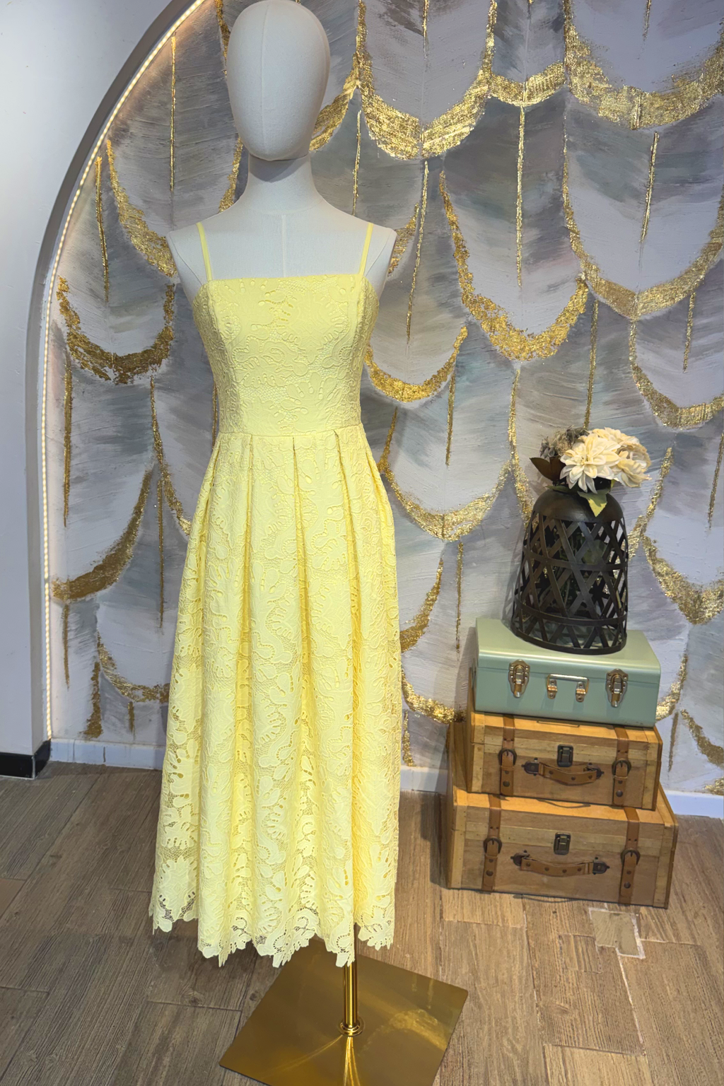 Vestido encaje amarillo pastel