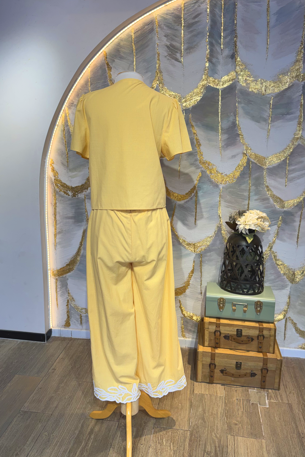 Conjunto Amarillo con pantalon