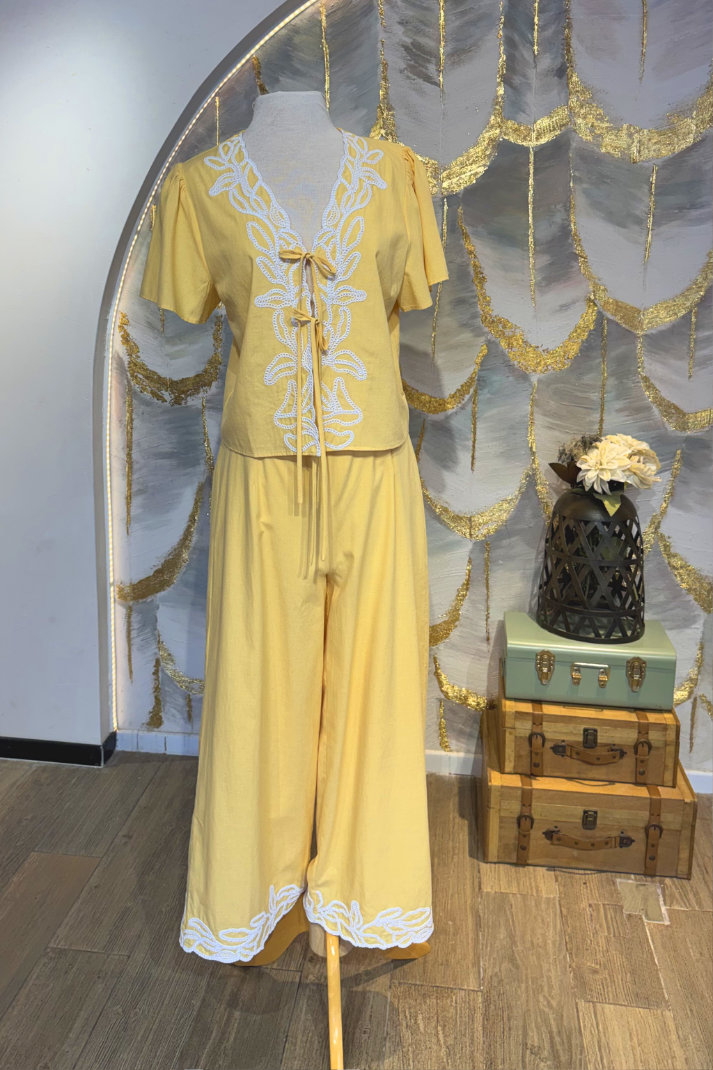 Conjunto Amarillo con pantalon