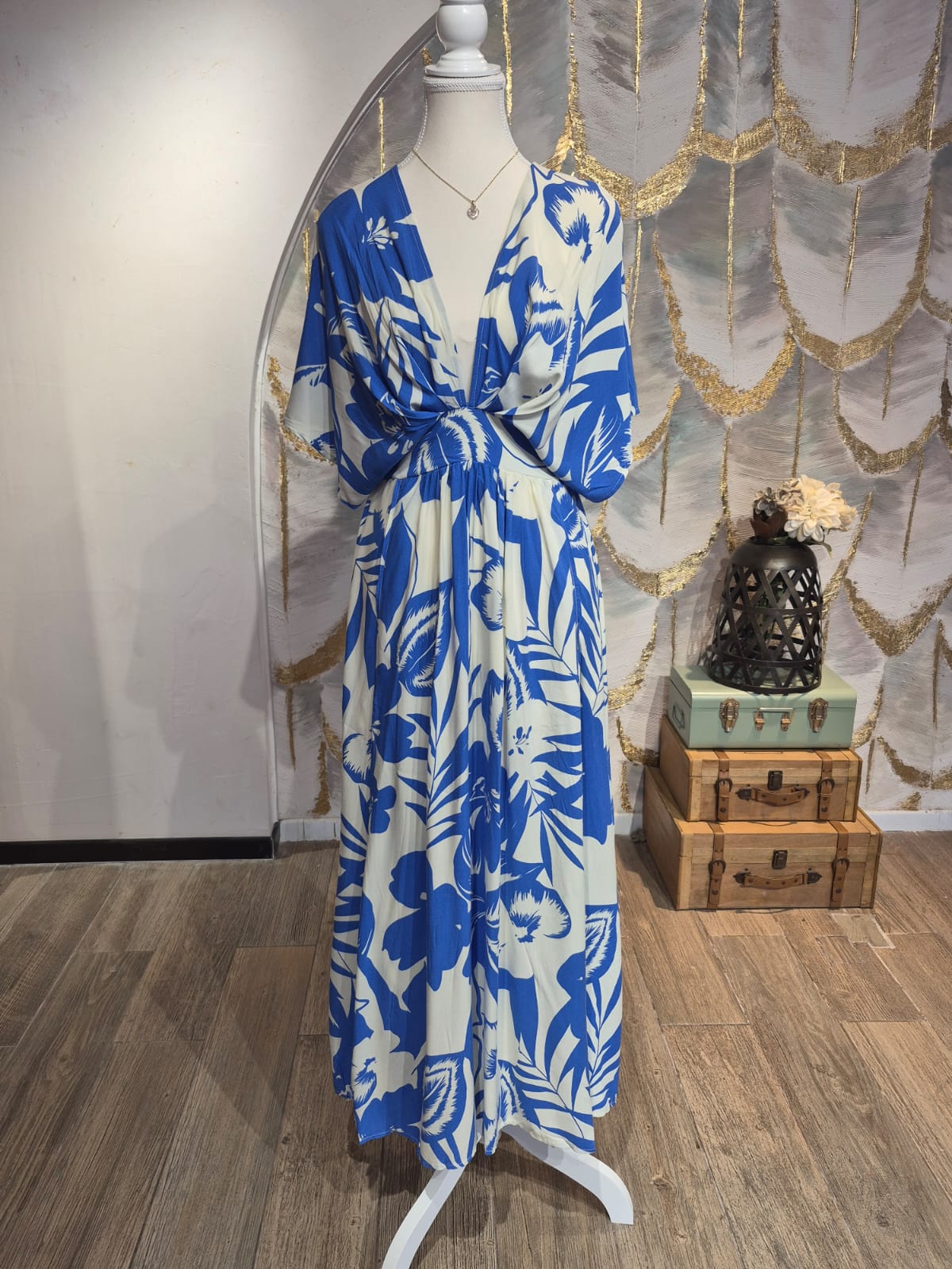 Vestido maxi tropical azul con blanco
