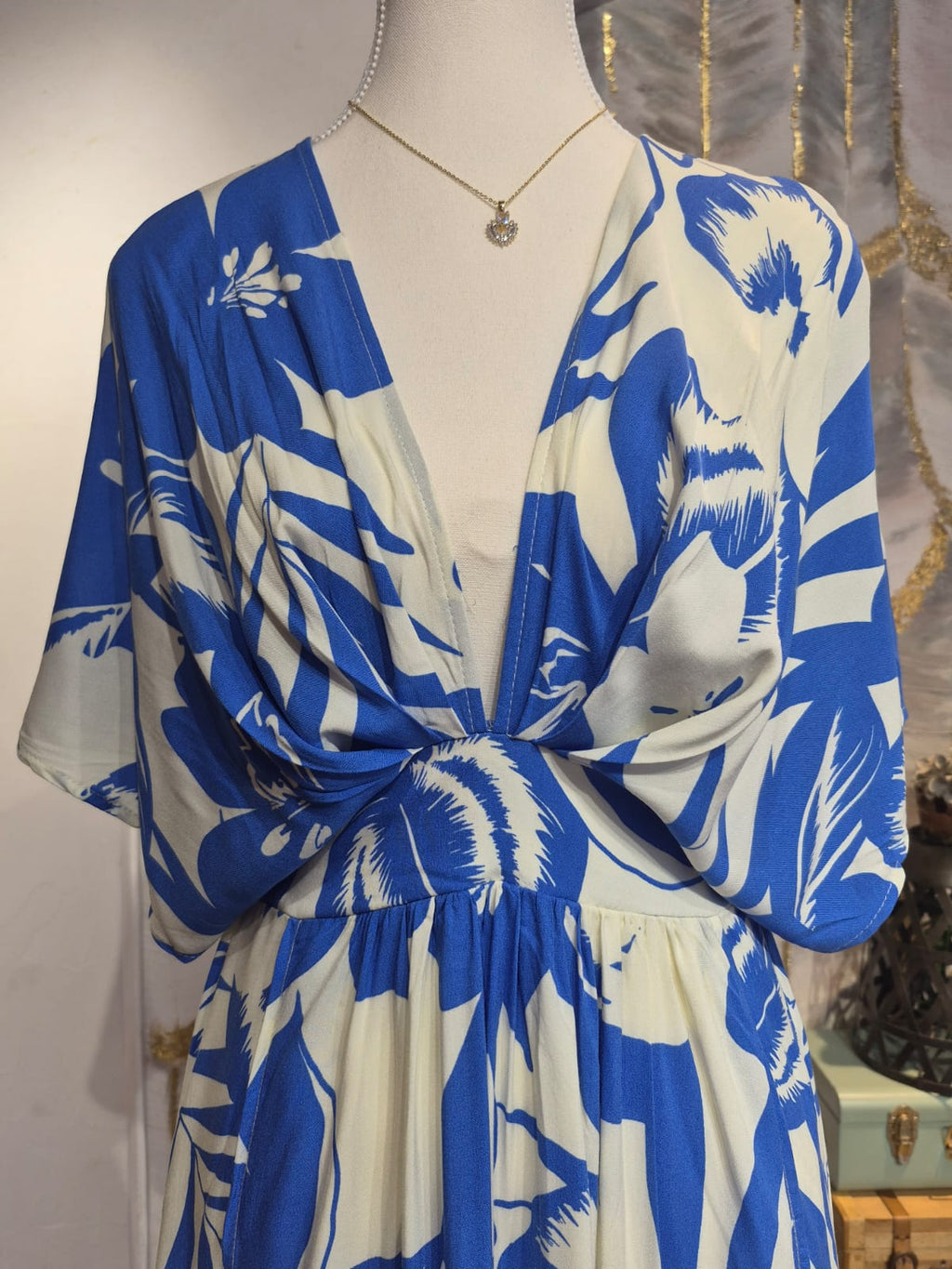 Vestido maxi tropical azul con blanco