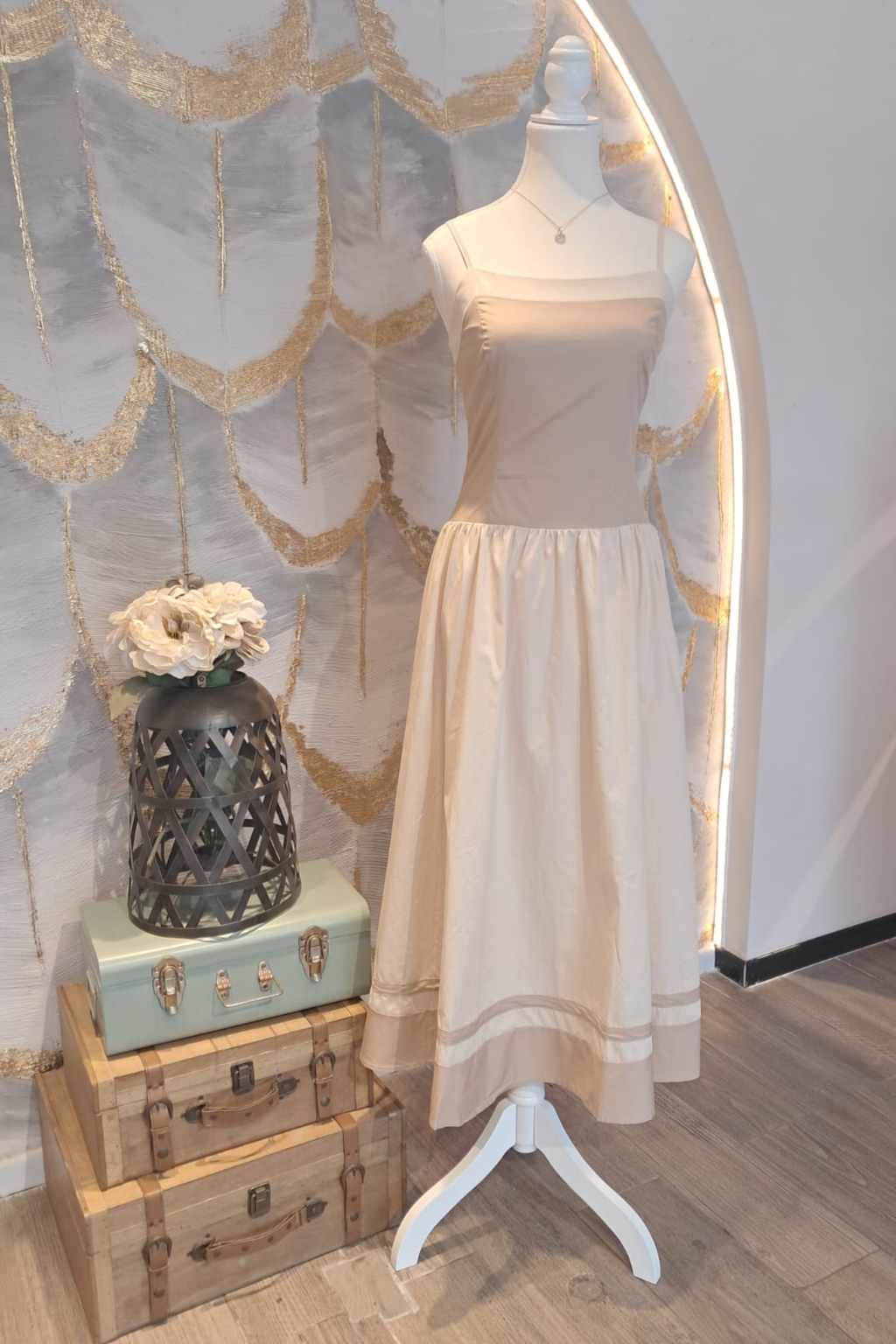 Vestido de tirantes Beige